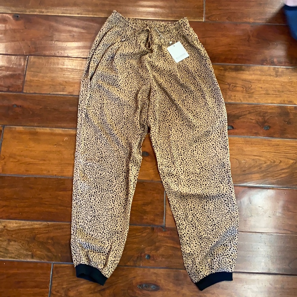 Animal print woven jogger (polyester fabric)